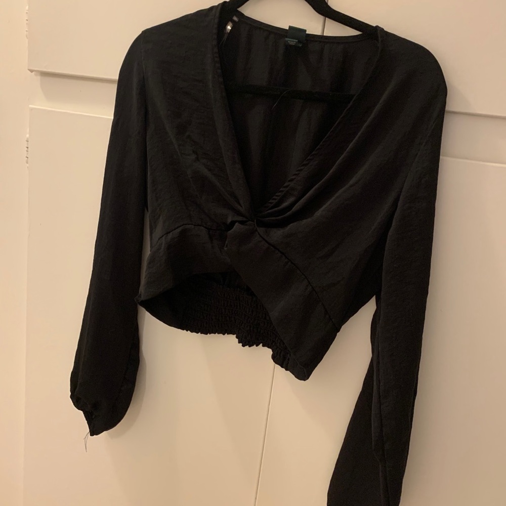 🖤 Black satin crop top 🖤